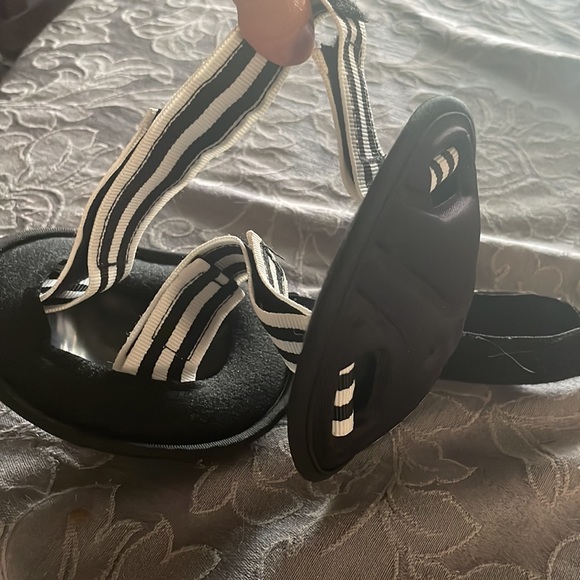 Adidas youth wizard wrestling ear guard. - Picture 3 of 3